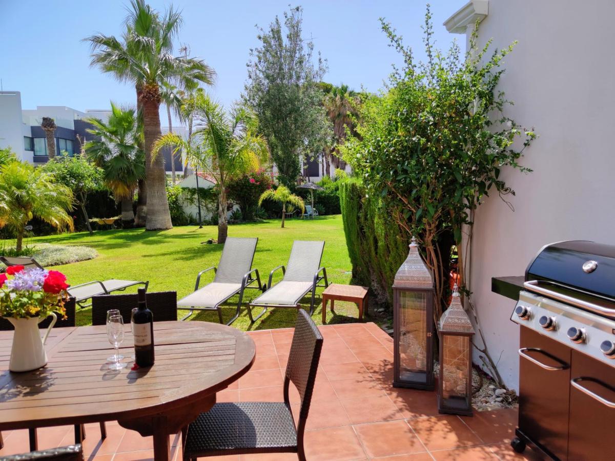 Spacious Beachfront Town House In Estepona With Fully Equipped Kitchen, Pools, Garden, Sea View 外观 照片
