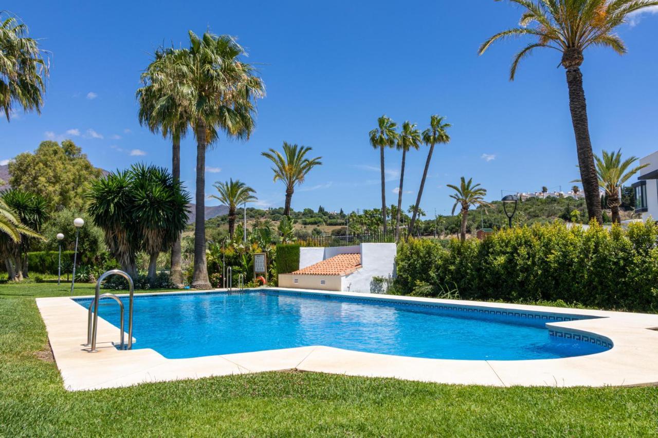 Spacious Beachfront Town House In Estepona With Fully Equipped Kitchen, Pools, Garden, Sea View 外观 照片
