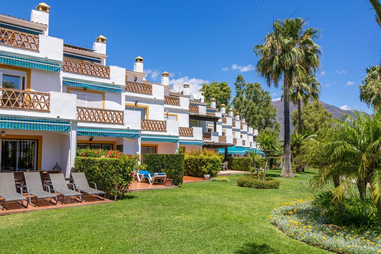 Spacious Beachfront Town House In Estepona With Fully Equipped Kitchen, Pools, Garden, Sea View 外观 照片