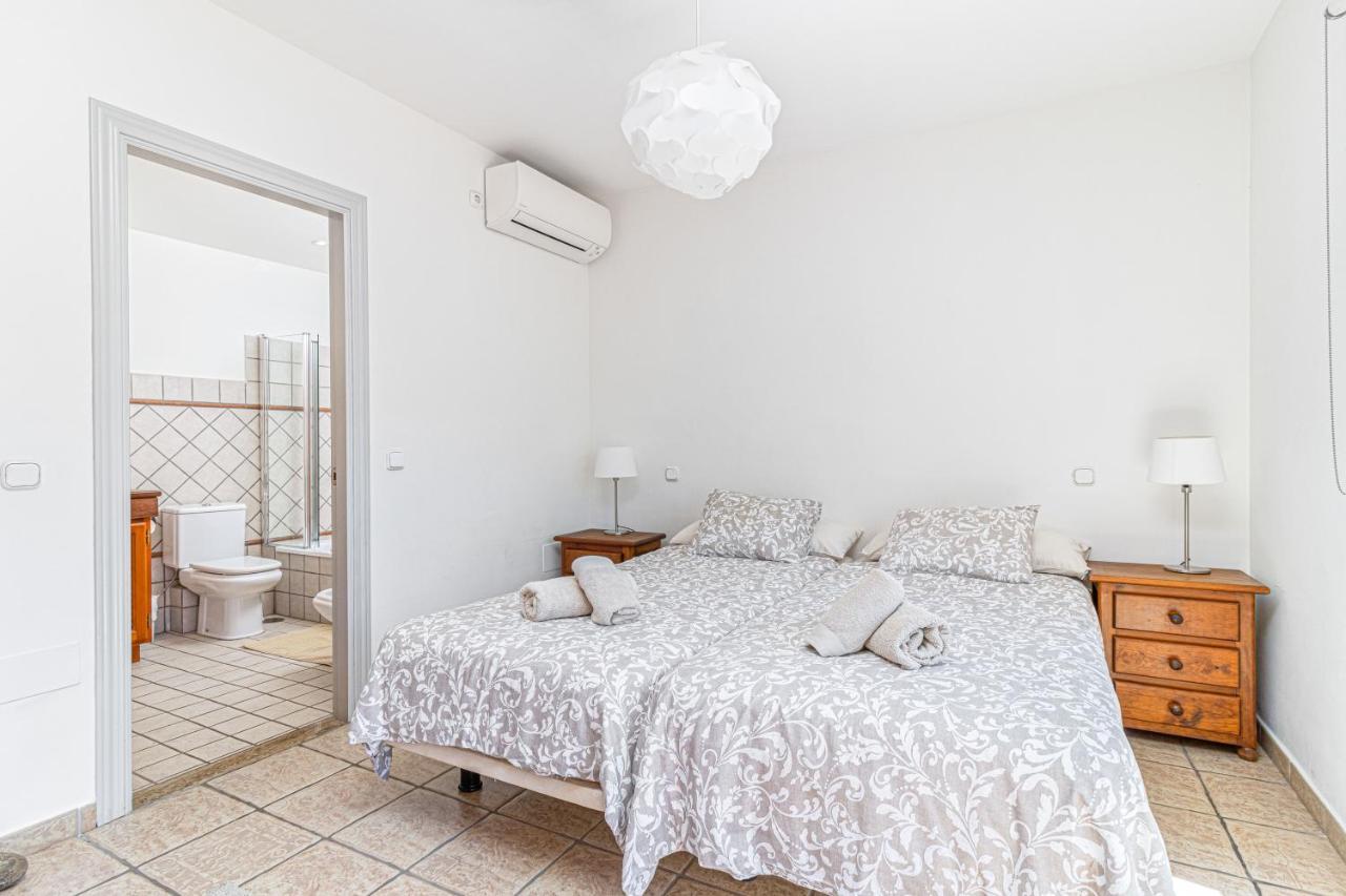 Spacious Beachfront Town House In Estepona With Fully Equipped Kitchen, Pools, Garden, Sea View 外观 照片