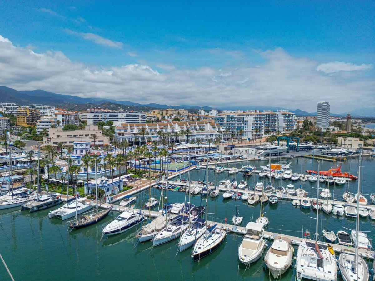 Spacious Beachfront Town House In Estepona With Fully Equipped Kitchen, Pools, Garden, Sea View 外观 照片