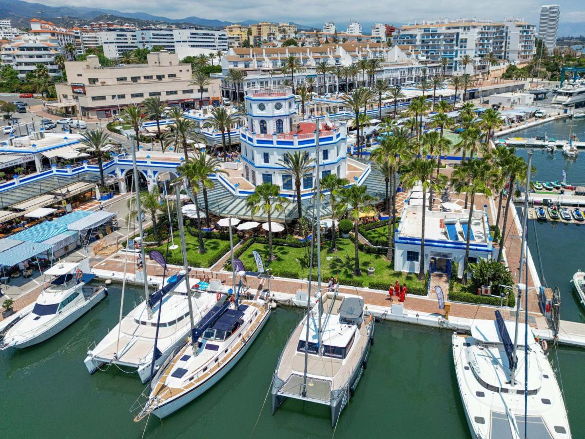 Spacious Beachfront Town House In Estepona With Fully Equipped Kitchen, Pools, Garden, Sea View 外观 照片