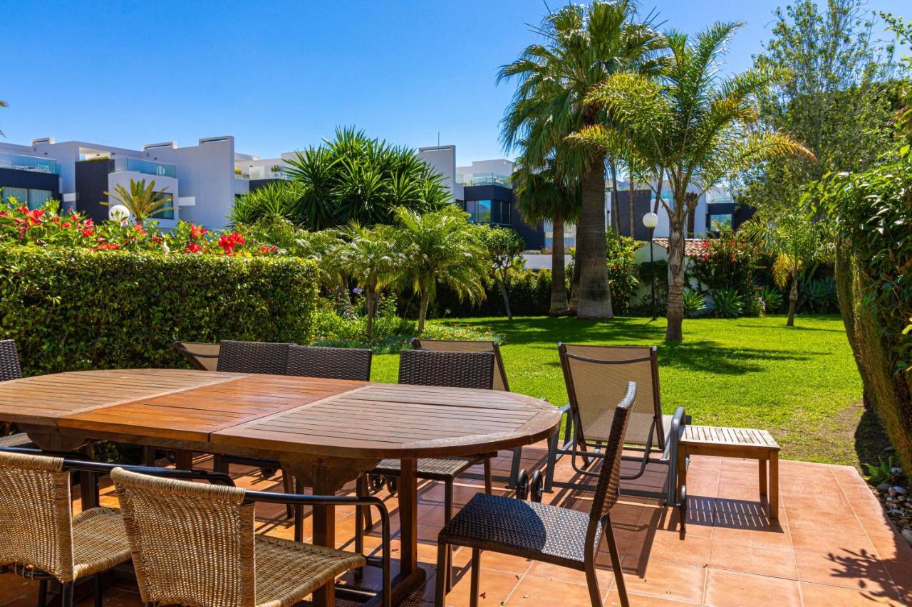 Spacious Beachfront Town House In Estepona With Fully Equipped Kitchen, Pools, Garden, Sea View 外观 照片