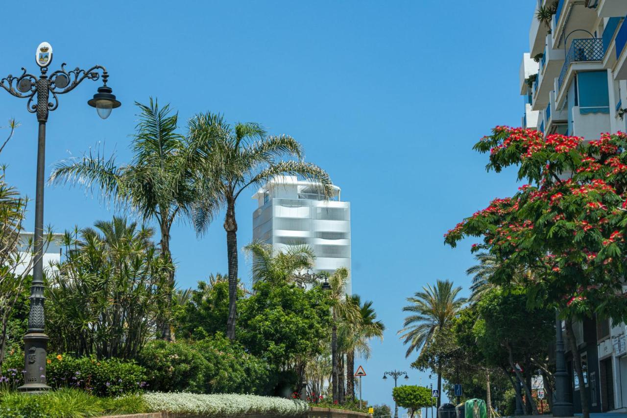 Spacious Beachfront Town House In Estepona With Fully Equipped Kitchen, Pools, Garden, Sea View 外观 照片