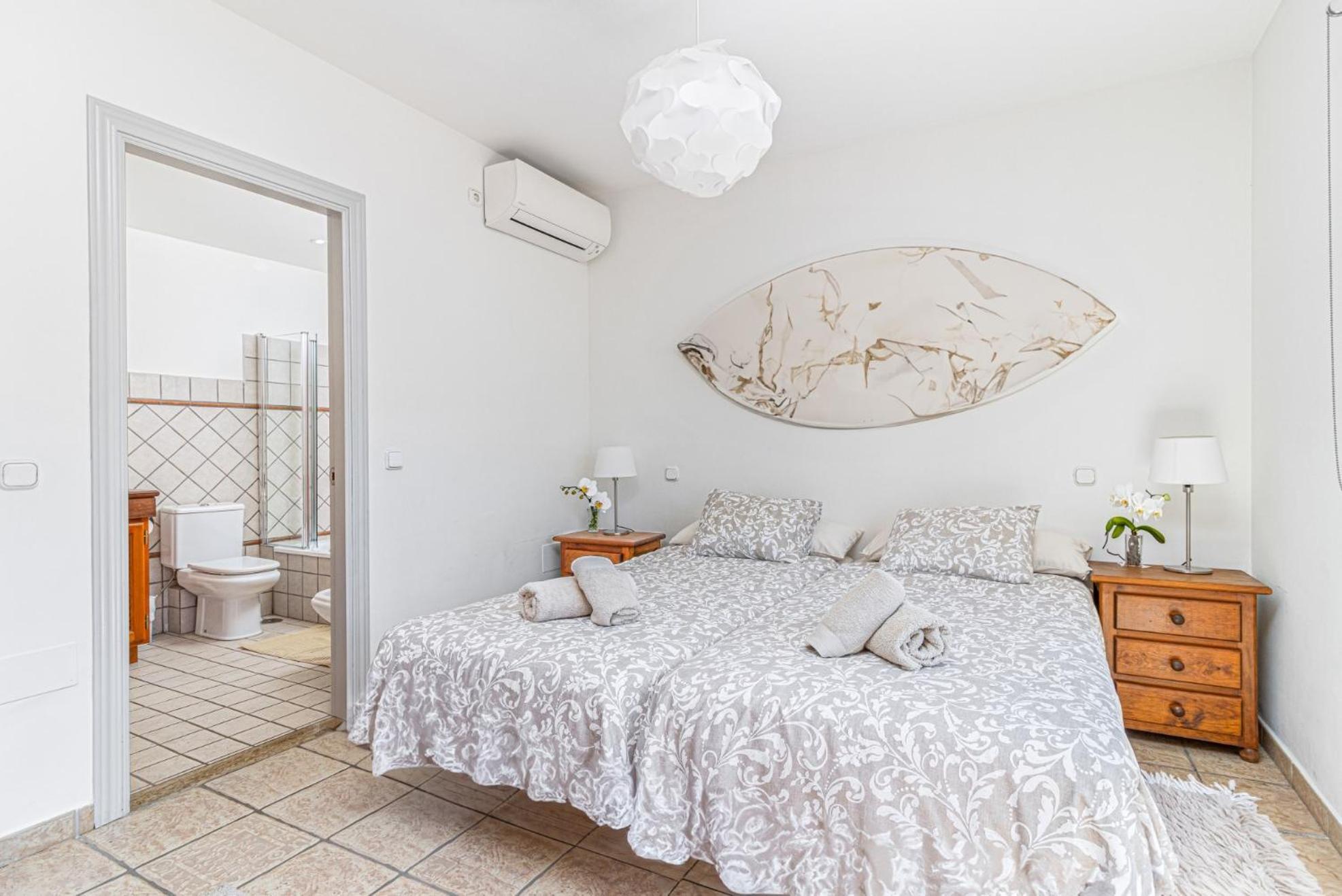Spacious Beachfront Town House In Estepona With Fully Equipped Kitchen, Pools, Garden, Sea View 外观 照片